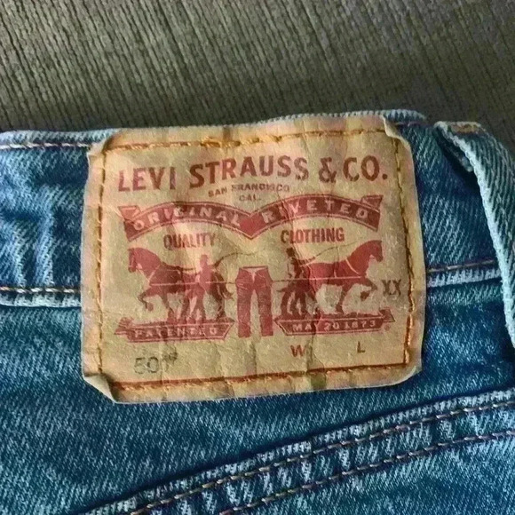 Levi’s 501 woman’s daisy duke style denim shorts size 30 - Picture 3 of 9